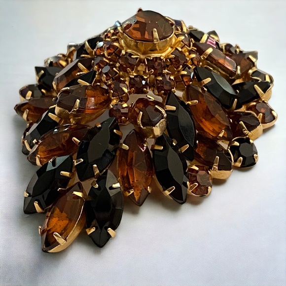 Vintage Rhinestone Brooch Topaz &  Black Colored Rhinestone Navettes. - Picture 5 of 13